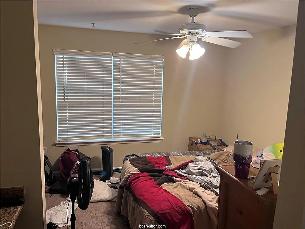 2 bed, 1001 sqft, $1,300 — Photo 4
