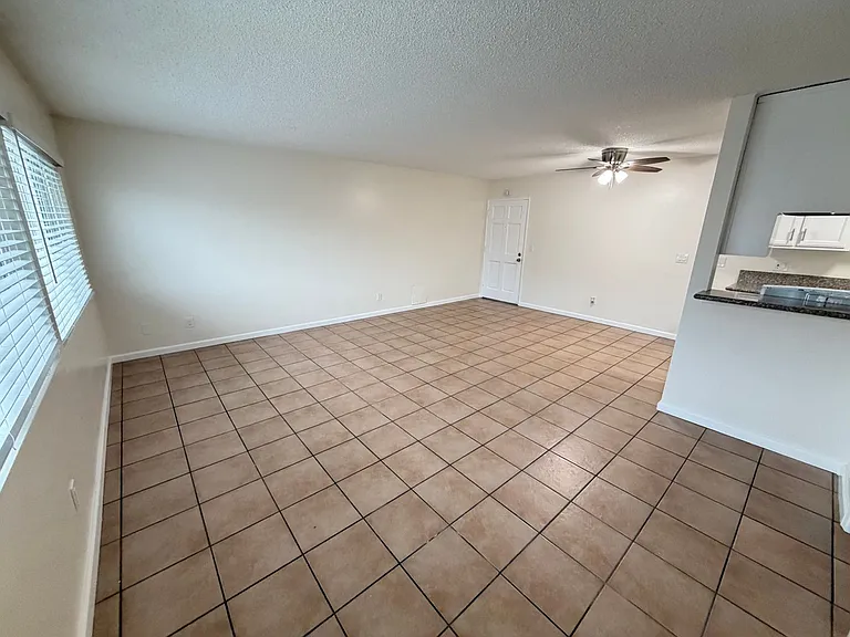 1133 Freeman Ave — Photo 3