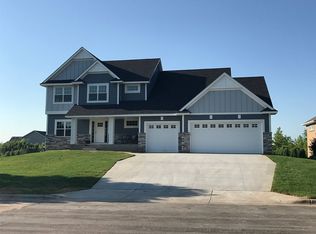 1110 Goldenray Dr, Faribault, MN 55021