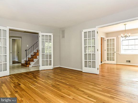 3rd image of 6811 Stoneybrooke Ln