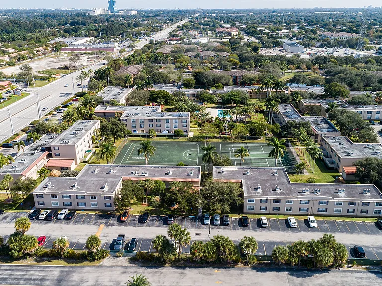 HardRock Guitar & Community Grounds | Sunset Palms | Apartments For Rent in Hollywood FL