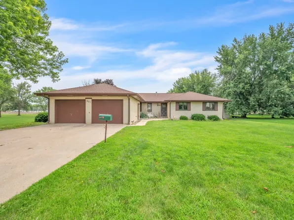 901 Clayton St, Lake Park, IA 51347