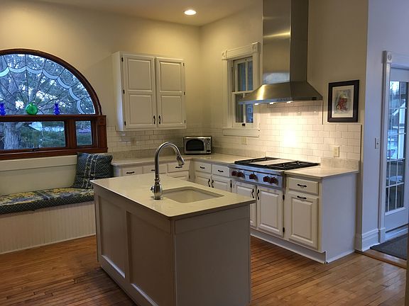 Kitchen- quartz counters