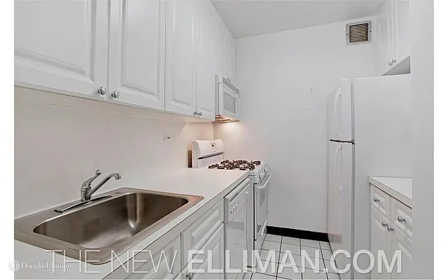 Rented by Douglas Elliman | media 2