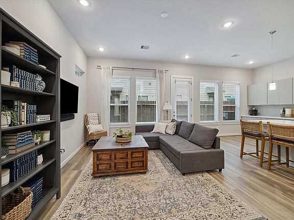 2nd image of 606 Thornton Rd #D
