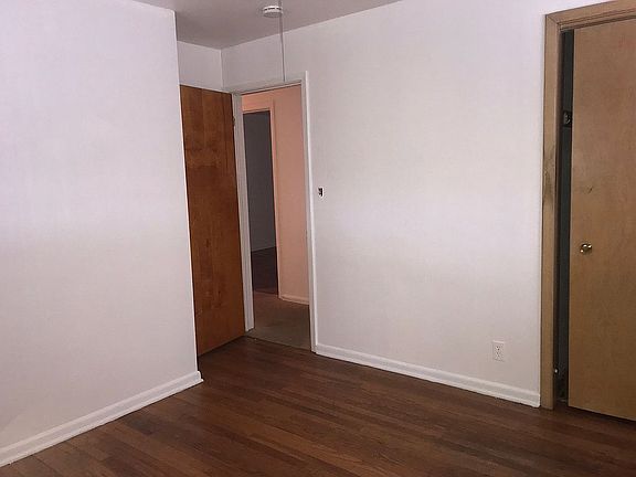 3rd image of 869 High St
