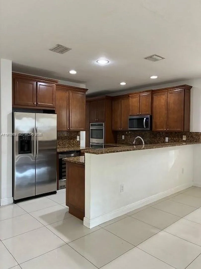 8848 NW 101st Place, Doral, FL 33178 — Photo 1