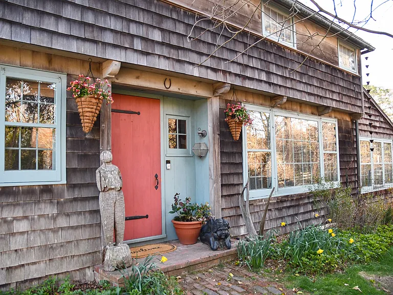 13 Hampton Ln — Photo 1