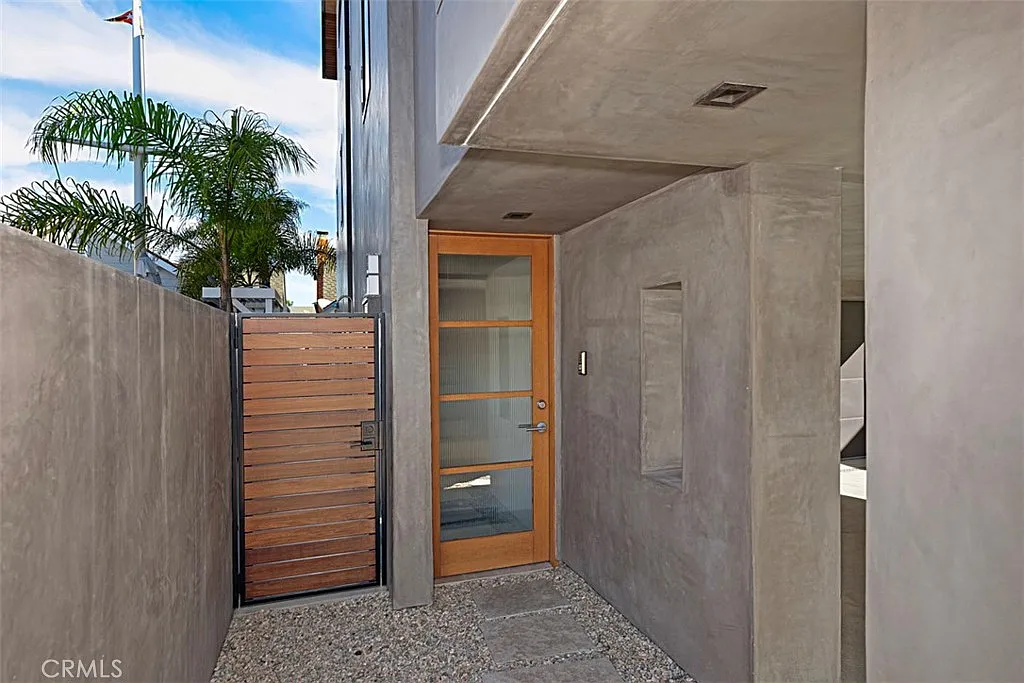 Building Photo - 1139 W Balboa Blvd
