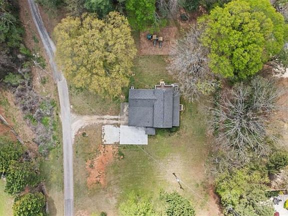 3rd image of 5491 Hill Rd