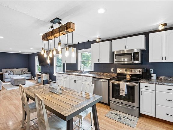 3rd image of 534 Summer St