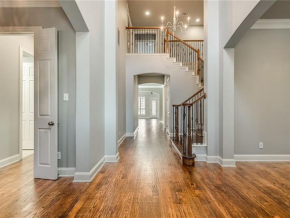 3rd image of 1008 Evening Shade Ln