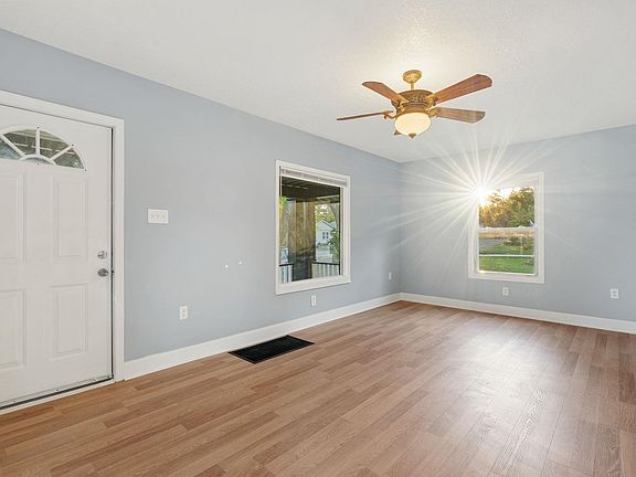 4th image of 3317 McCormick Ave