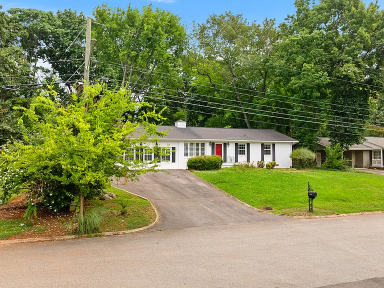 8045 Sabre Dr — Photo 4