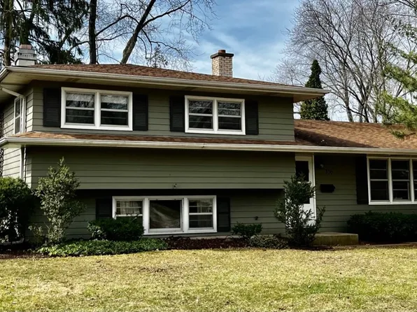 316 Tanoak Ln, Naperville, IL 60540