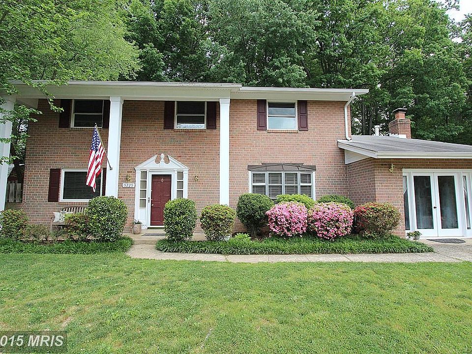 Beautiful colonial in Kings Park West