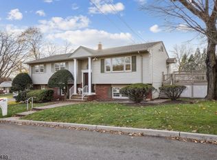 252 Ballentine Dr, North Haledon, NJ 07508