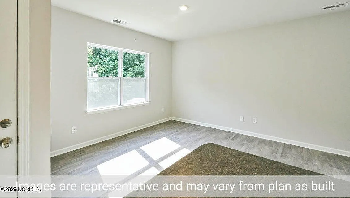 3 bed, 2.5 bath, 1429 sqft, $1,600 — Photo 3