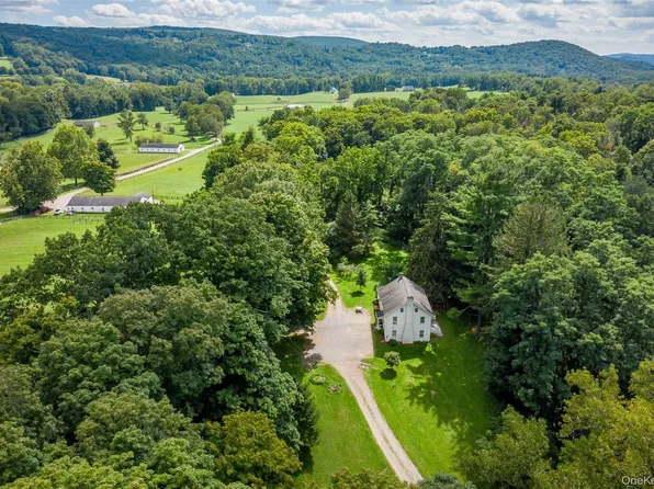 264 Quaker Hill Road, Pawling, NY 12564