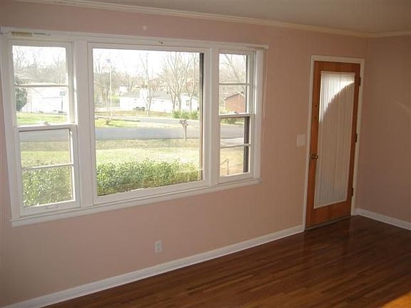 Great Lighting with this Huge Window!