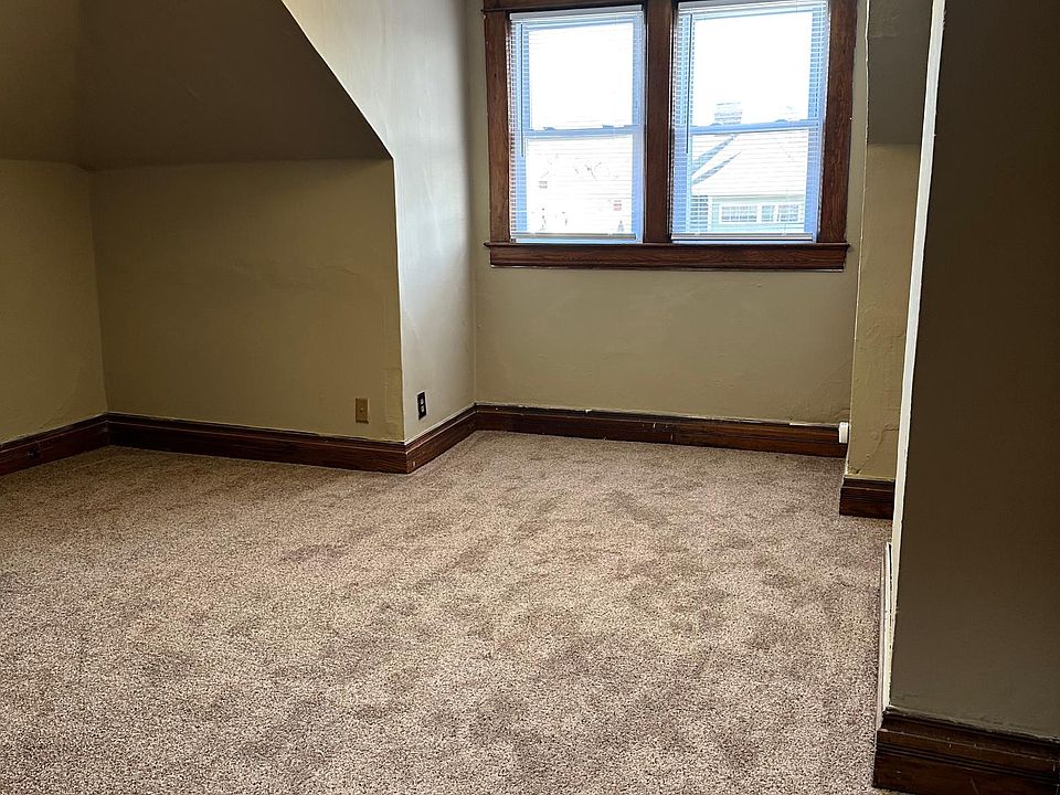 1st image of 224 Grand St APT 3