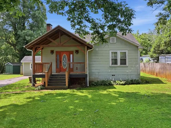 107 Forest Ave, Franklin, NC 28734