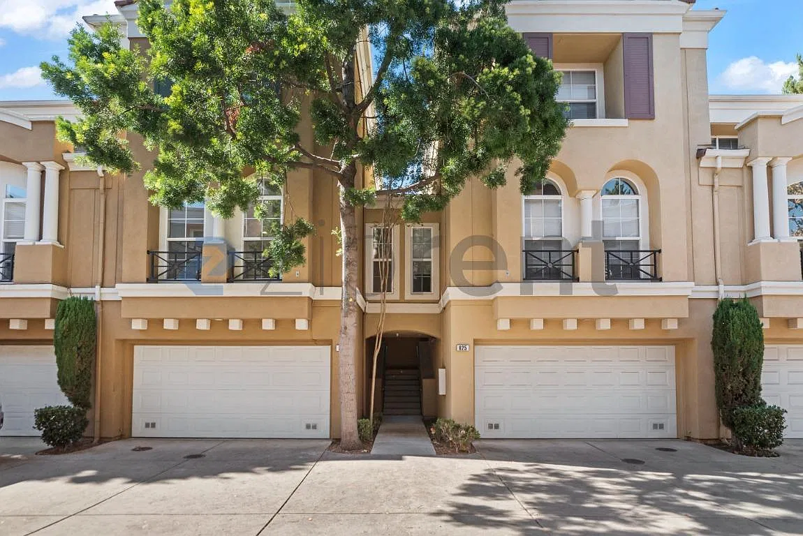 3 bed, 3.5 bath, 1404 sqft, $4,300 — Photo 2