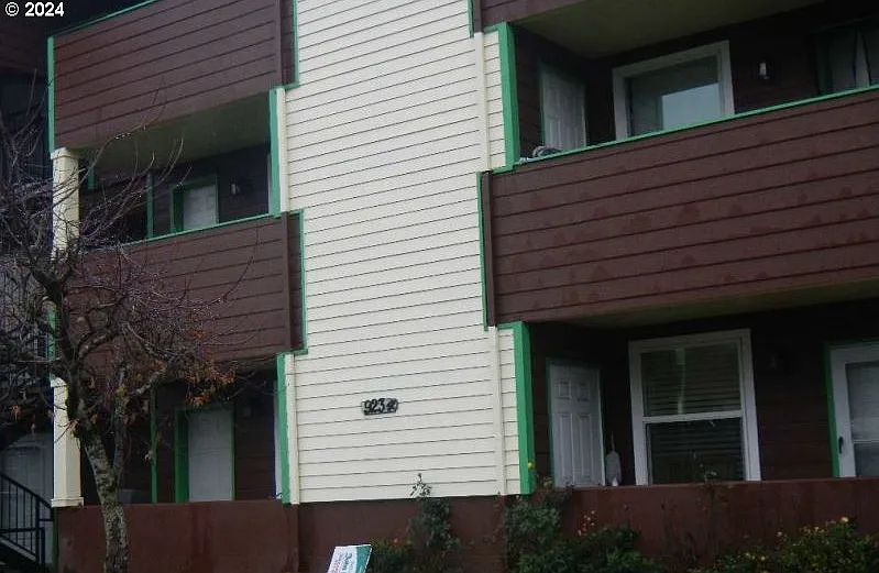 Building Photo 3