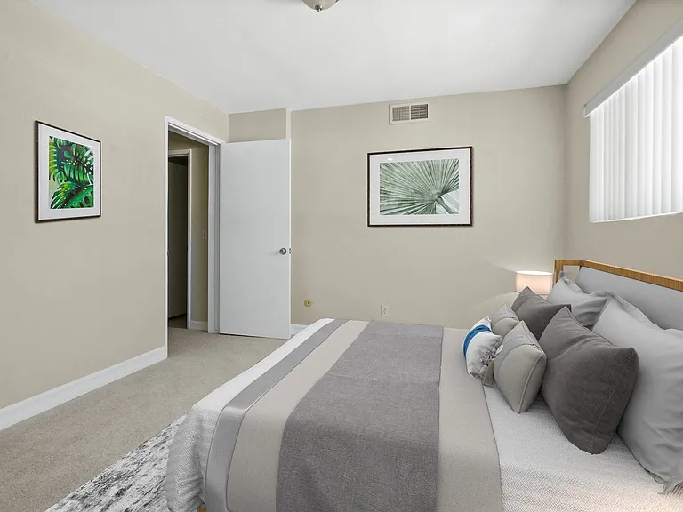 115 Doheny Apartments — Photo 83
