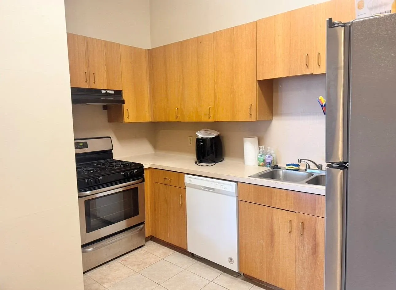 1 bed, 1.0 bath, 753 sqft, $1,300 — Photo 3