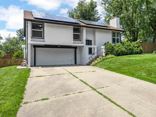 408 Lancaster Ln, West Branch, IA 52358