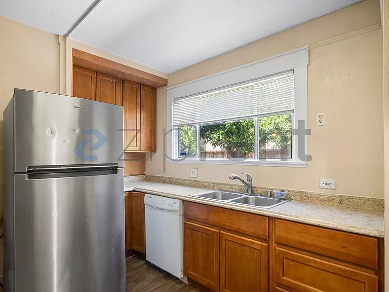 1613 Pomona Ave — Photo 11
