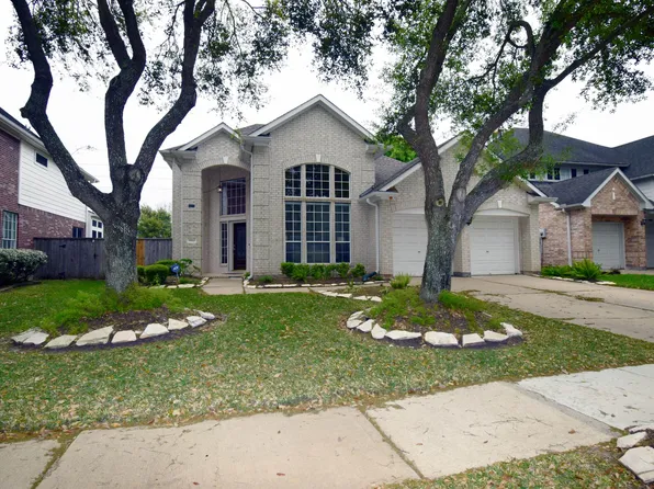 5810 Brook Bend Dr, Sugar Land, TX 77479