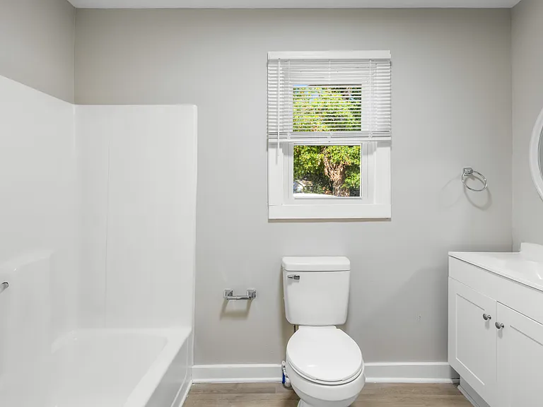227 N Magnolia St — Photo 9