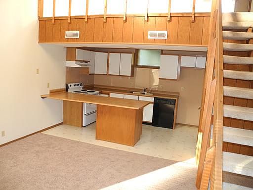 3rd image of 87 Carolyn Dr APT L