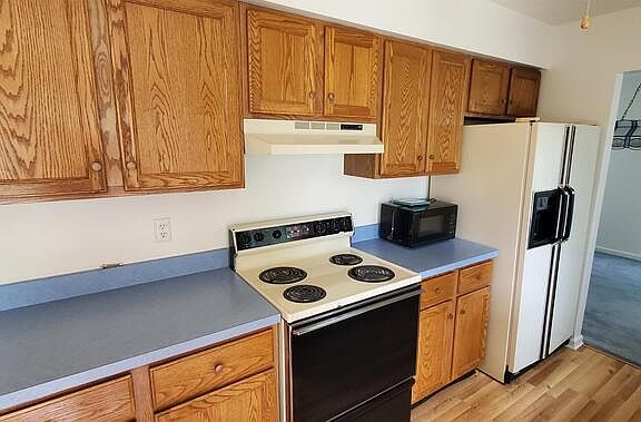 3rd image of 868 W Kensington Ln #1