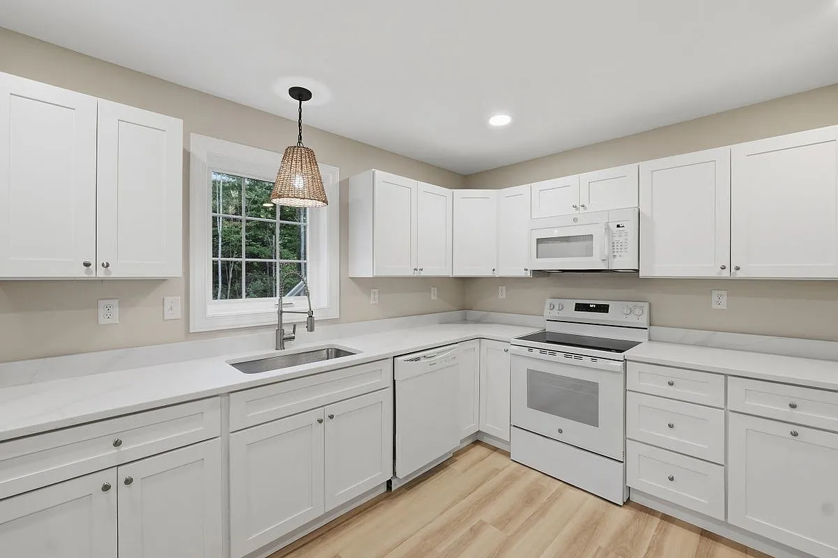 2 bed, 1.0 bath, 900 sqft, $2,100 — Photo 3