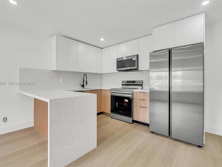 1611 NE 50th Ct #2 — Photo 3