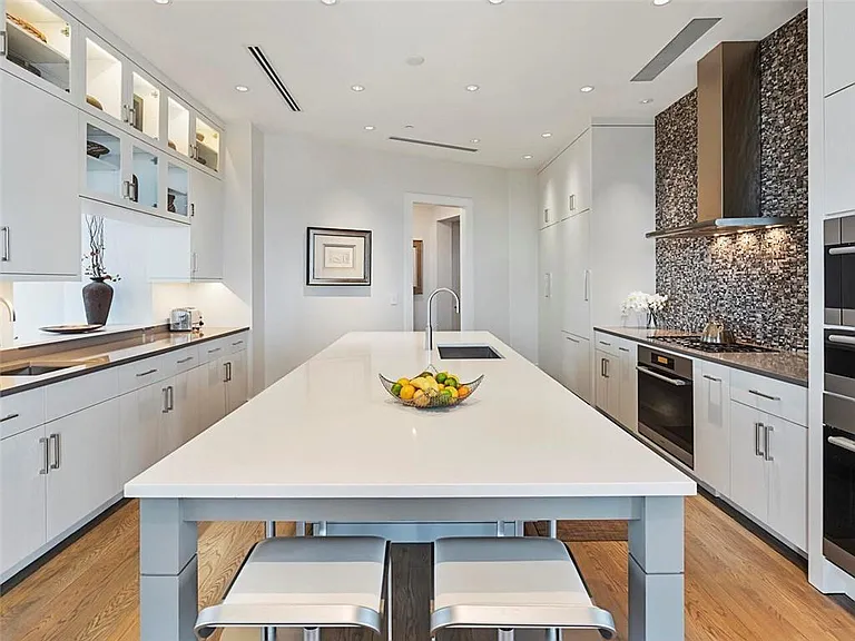 3376 Peachtree Rd #44B — Photo 10