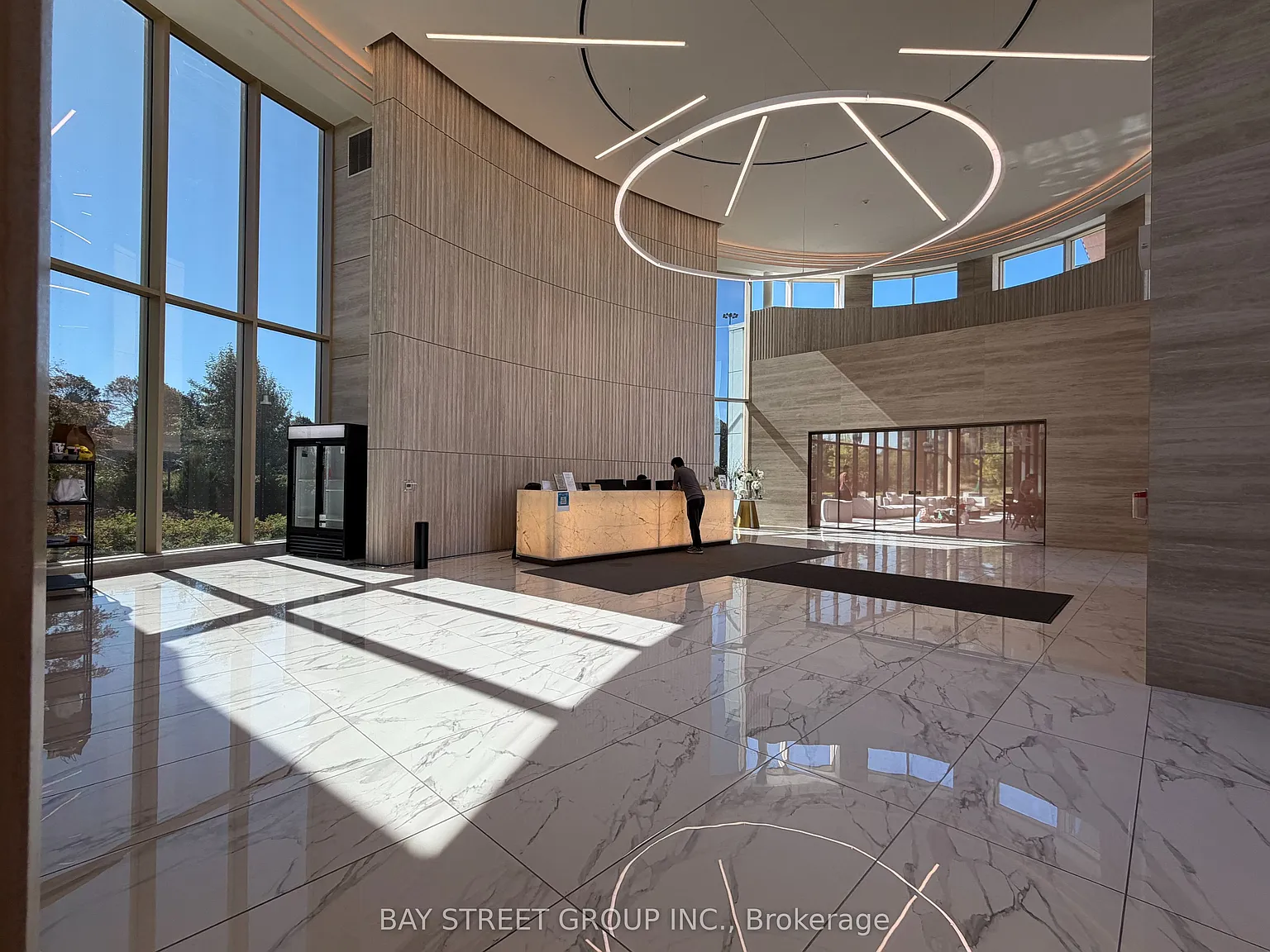 4 bed, $5,000 — Photo 2