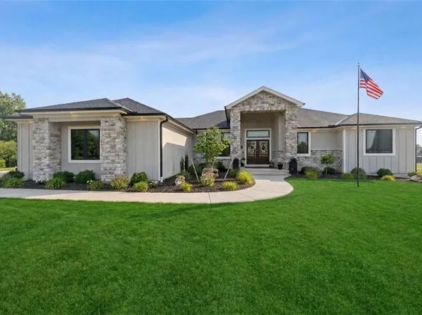 7555 NW Fawn Cir, Kansas City, MO 64152