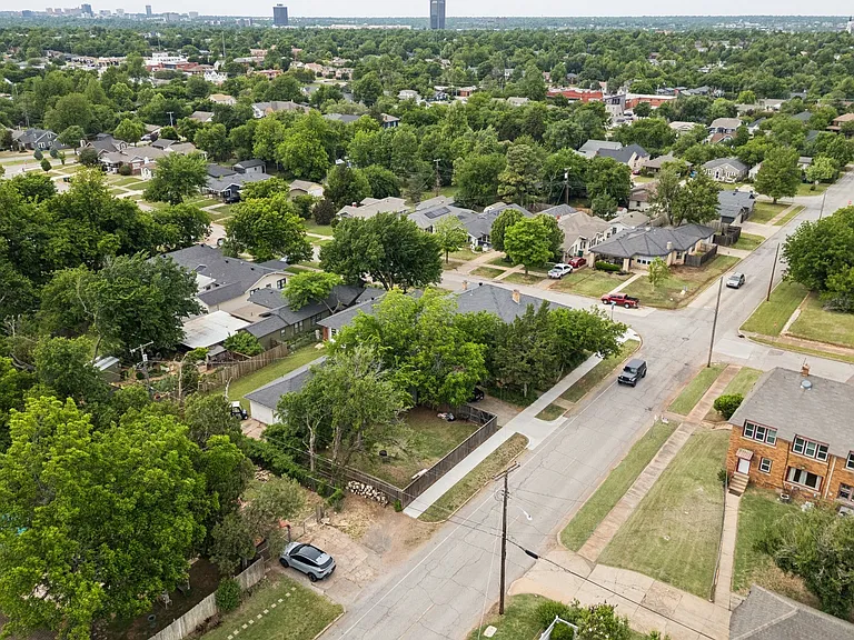 3421 N Dewey Ave — Photo 36