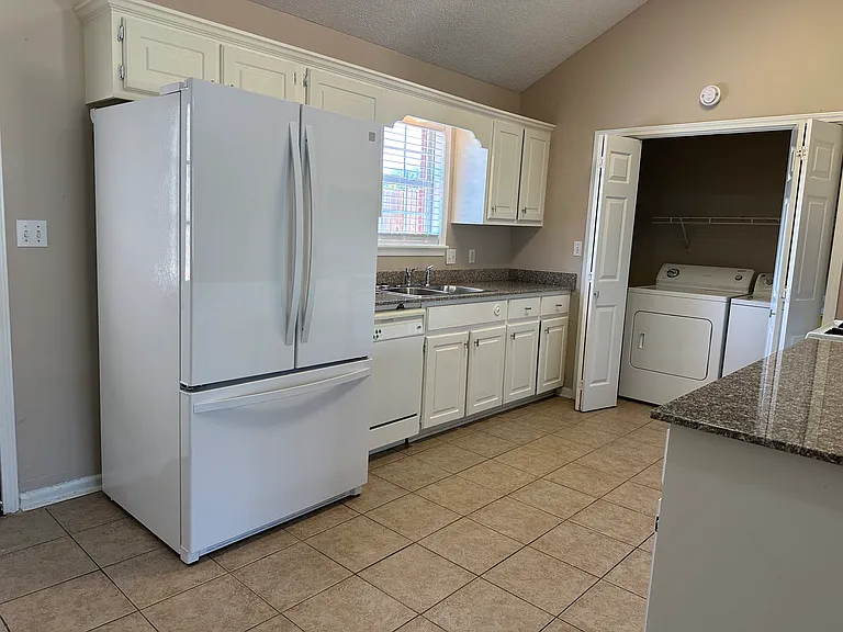 802 Johnston Cv — Photo 6