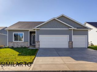 711 NE Doe Pointe Dr, Ankeny, IA 50021