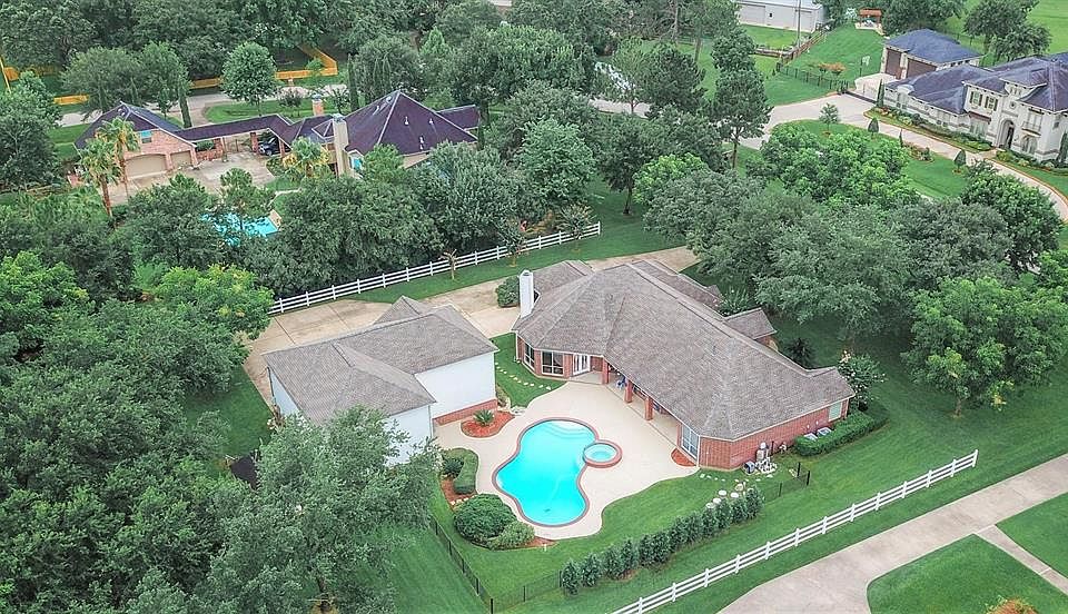 1st image of 3019 S Saddlebrook Ln