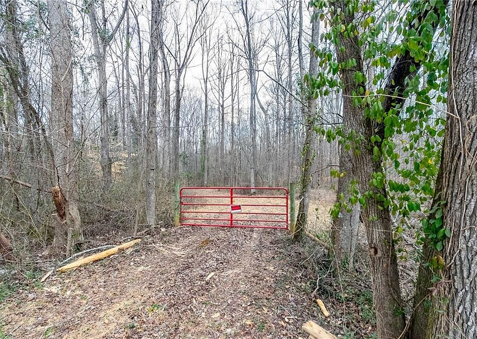 1st image of 526 Adams Rd