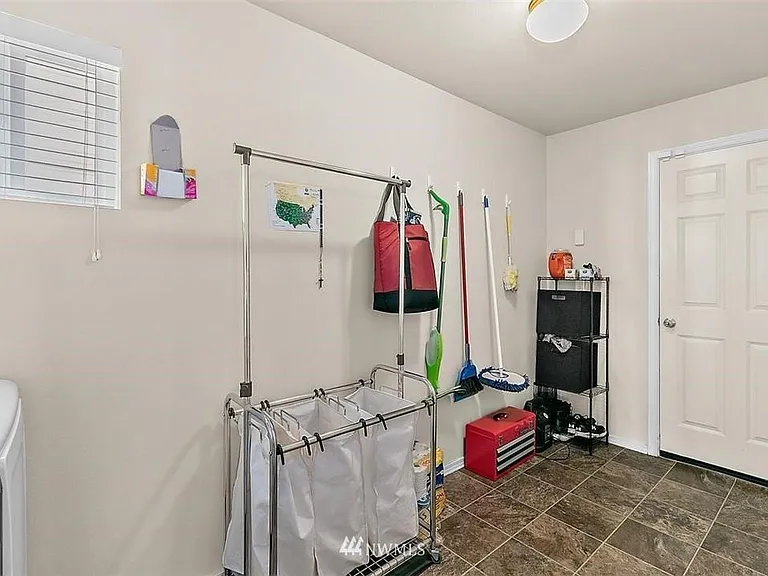 1415 Burnside Pl — Photo 18
