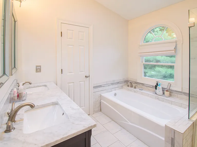 2128 Heritage Dr — Photo 19