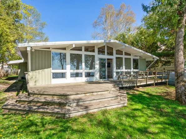 78 Plymouth Beach Rd, Indian River, MI 49749