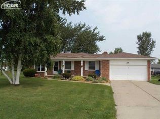 3080 W Hill Rd, Flint, MI 48507